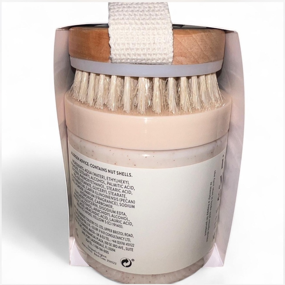 Asquith & Somerset “I Scrub You a Latte” Vanilla Latte Scrub & Exfoliating Brush - Picture 4 of 5